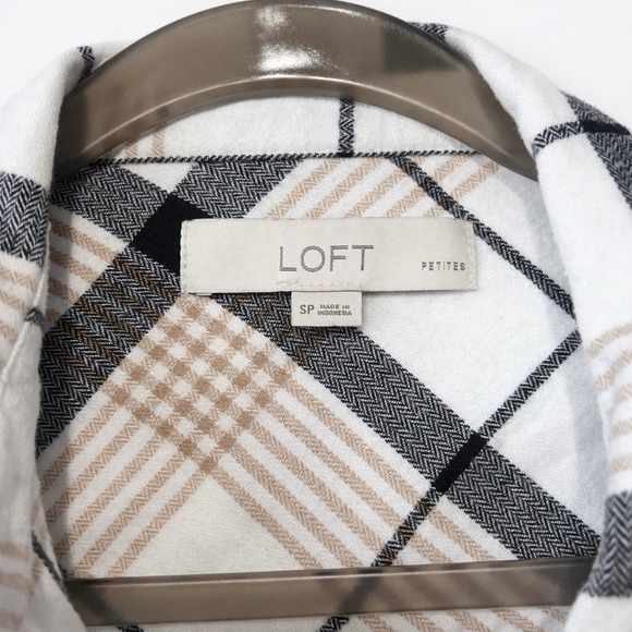 LOFT Petites Plaid Button Down Shirt Size SP Neutral Beige Navy 26" - Picture 5 of 6